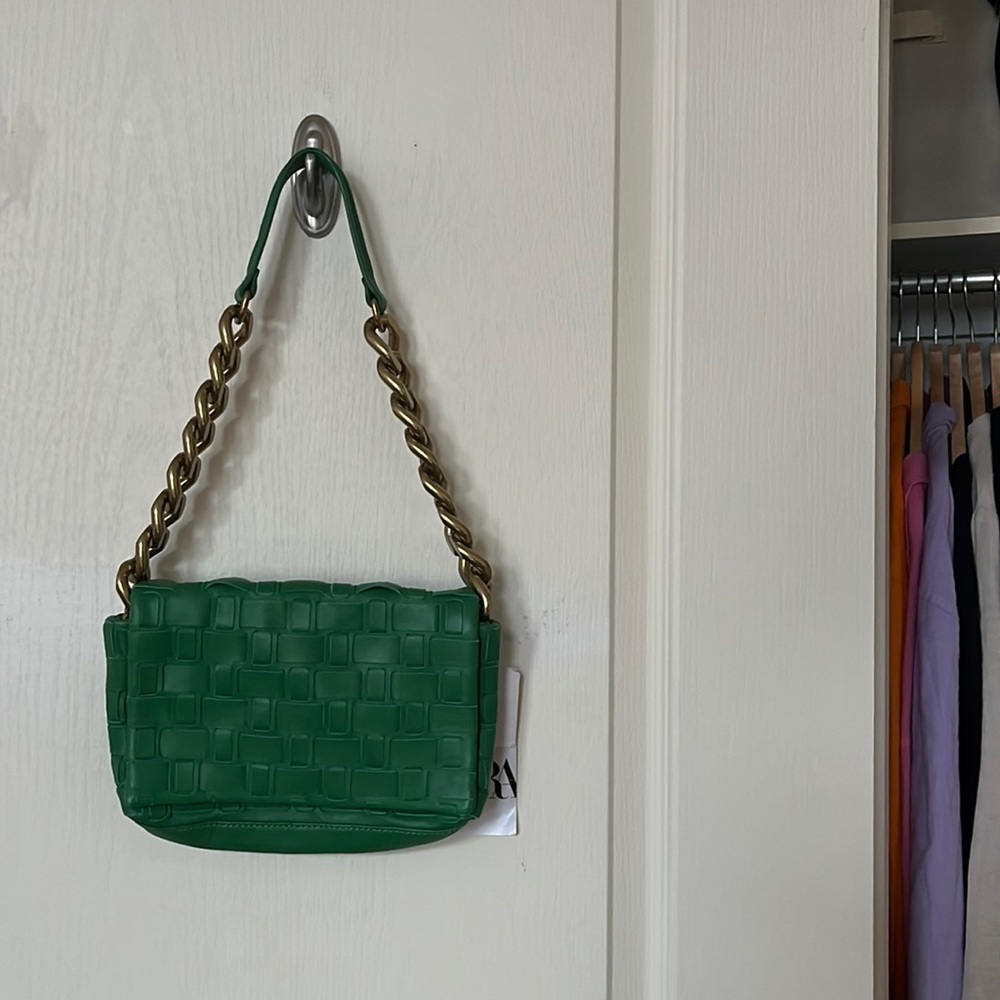 BNWT Zara green leather quilted bag 💚